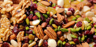 Jak przekonać się do jedzenia bakalii