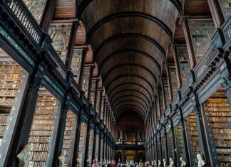 Ile lat trwa College w USA?