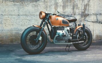 Czy można jechać motocyklem na stojąco? Czy można jechać motocyklem na stojąco?