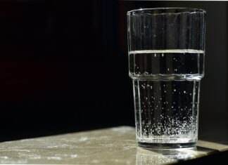 Kiedy daje się wapno na trawnik?