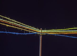 Czy można podłączyć włącznik światła do gniazdka elektrycznego?